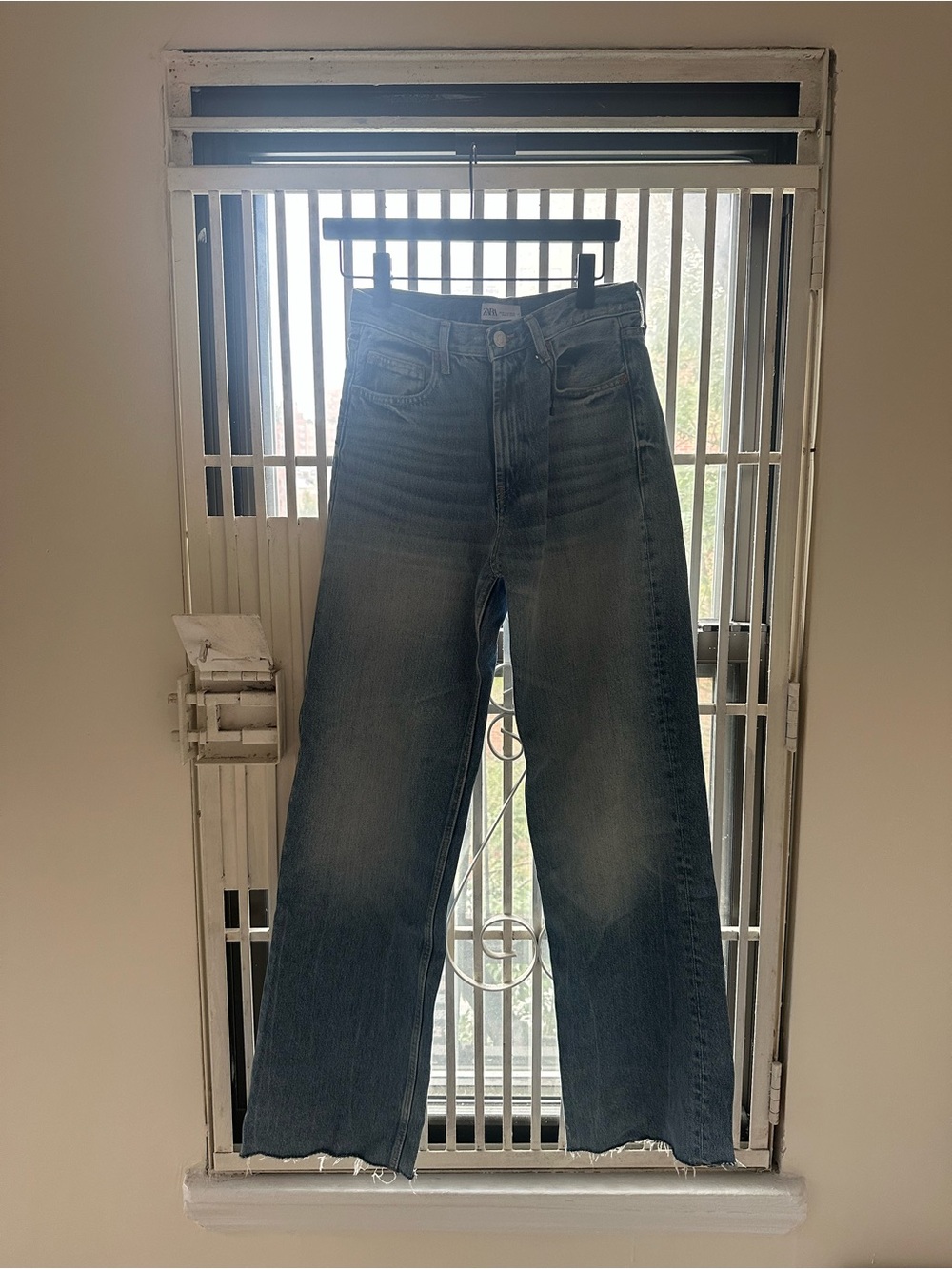 Zara Women’s Straight Leg Jeans